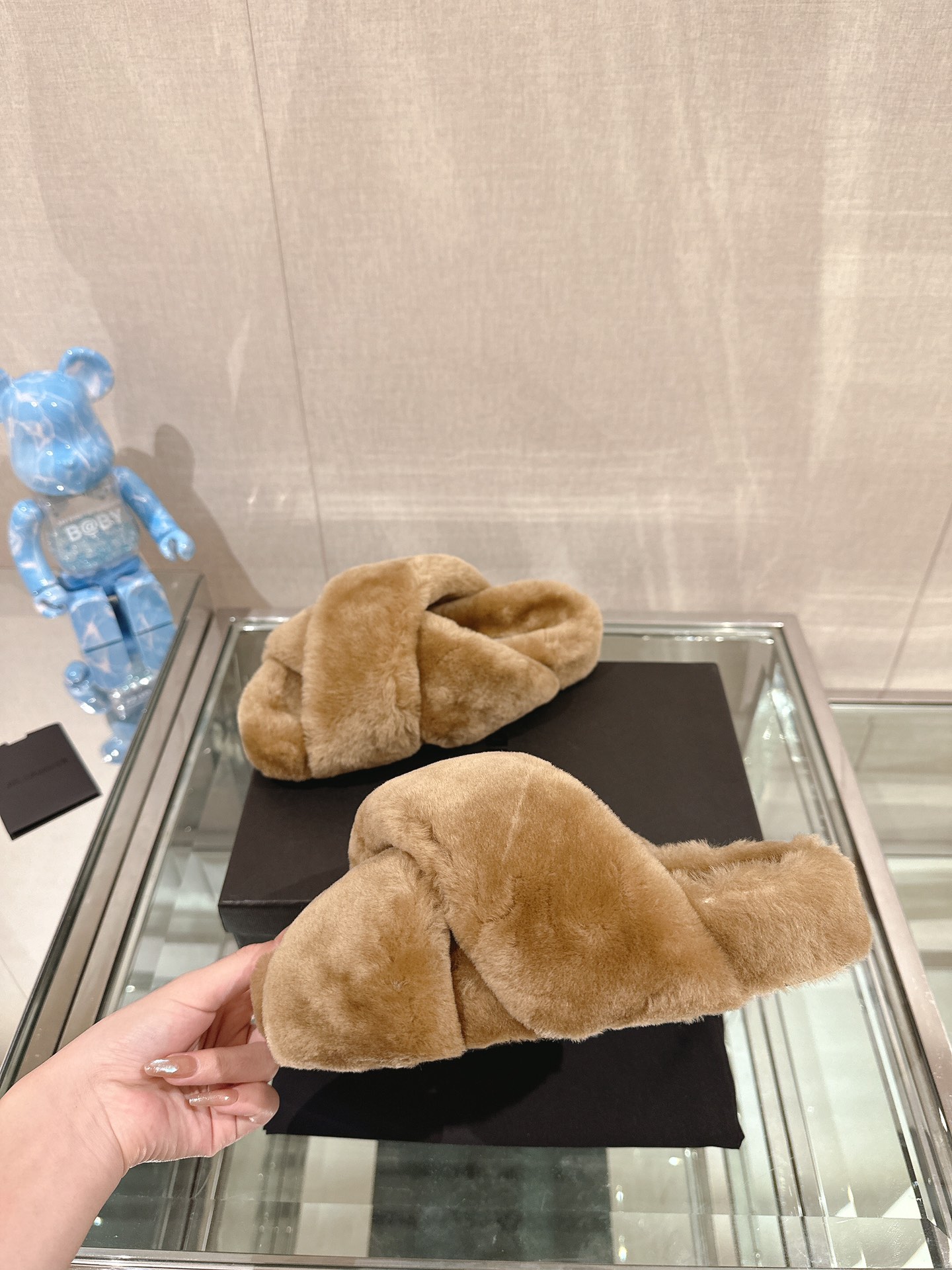Jill Sande Cross Hair Slippers: Classic Fashion for Home and Outside Comfort - 图片 2