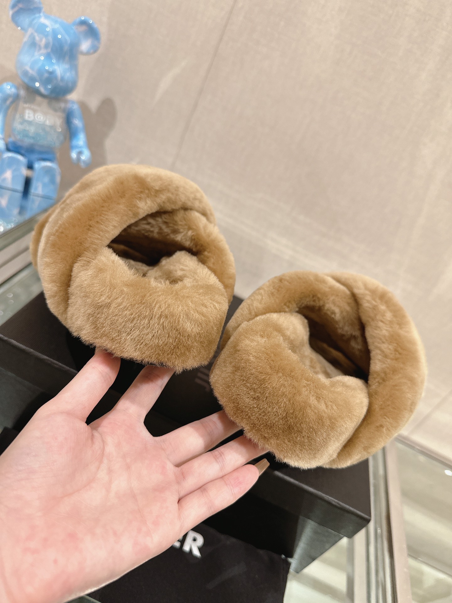 Jill Sande Cross Hair Slippers: Classic Fashion for Home and Outside Comfort - 图片 7