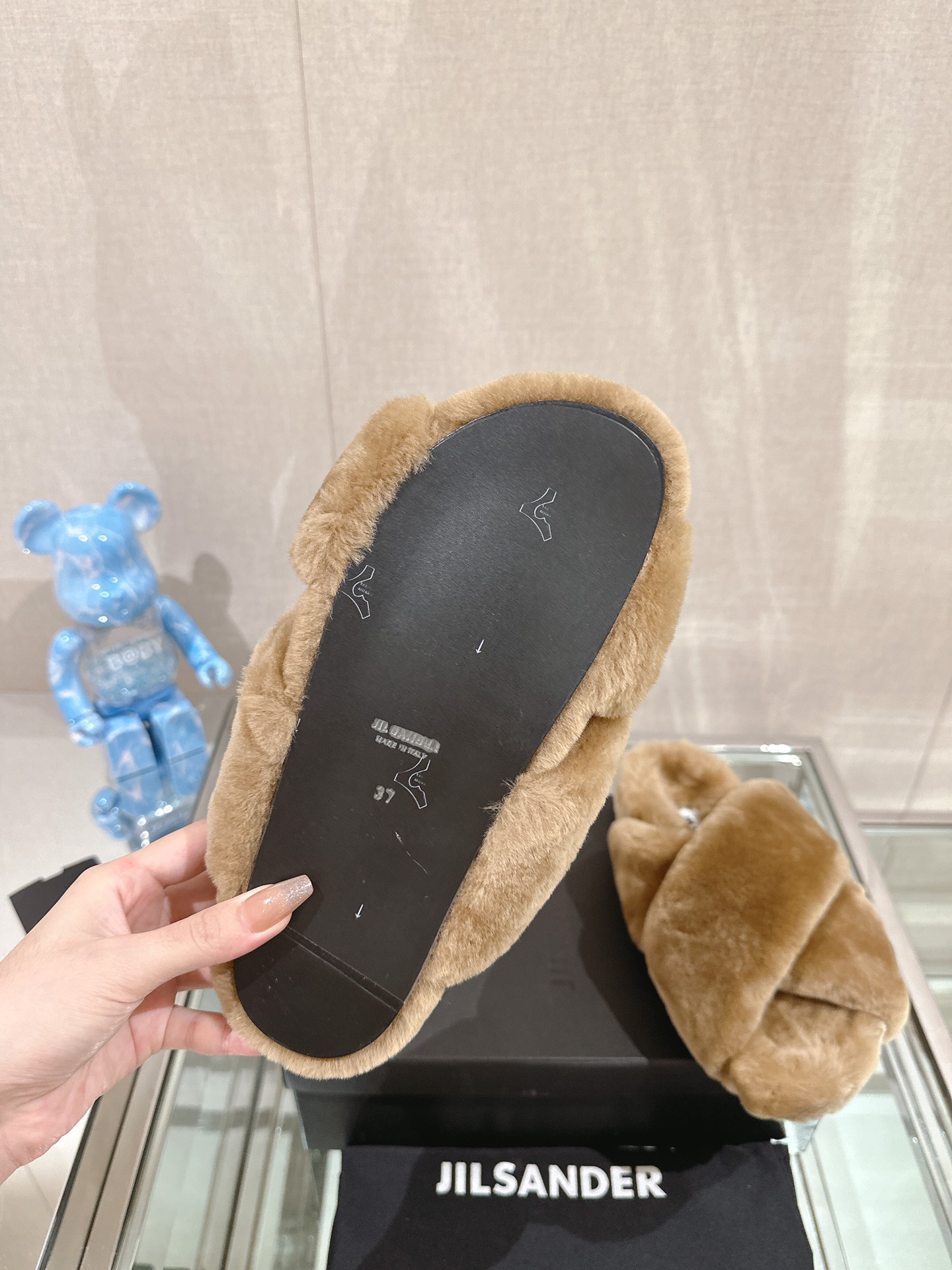 Jill Sande Cross Hair Slippers: Classic Fashion for Home and Outside Comfort - 图片 9