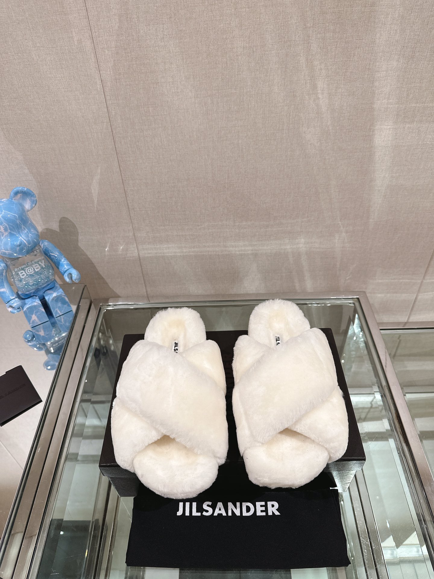 “Jill Sande Cross Hair Slippers: Fashionable Excellence for Home and Outdoors”