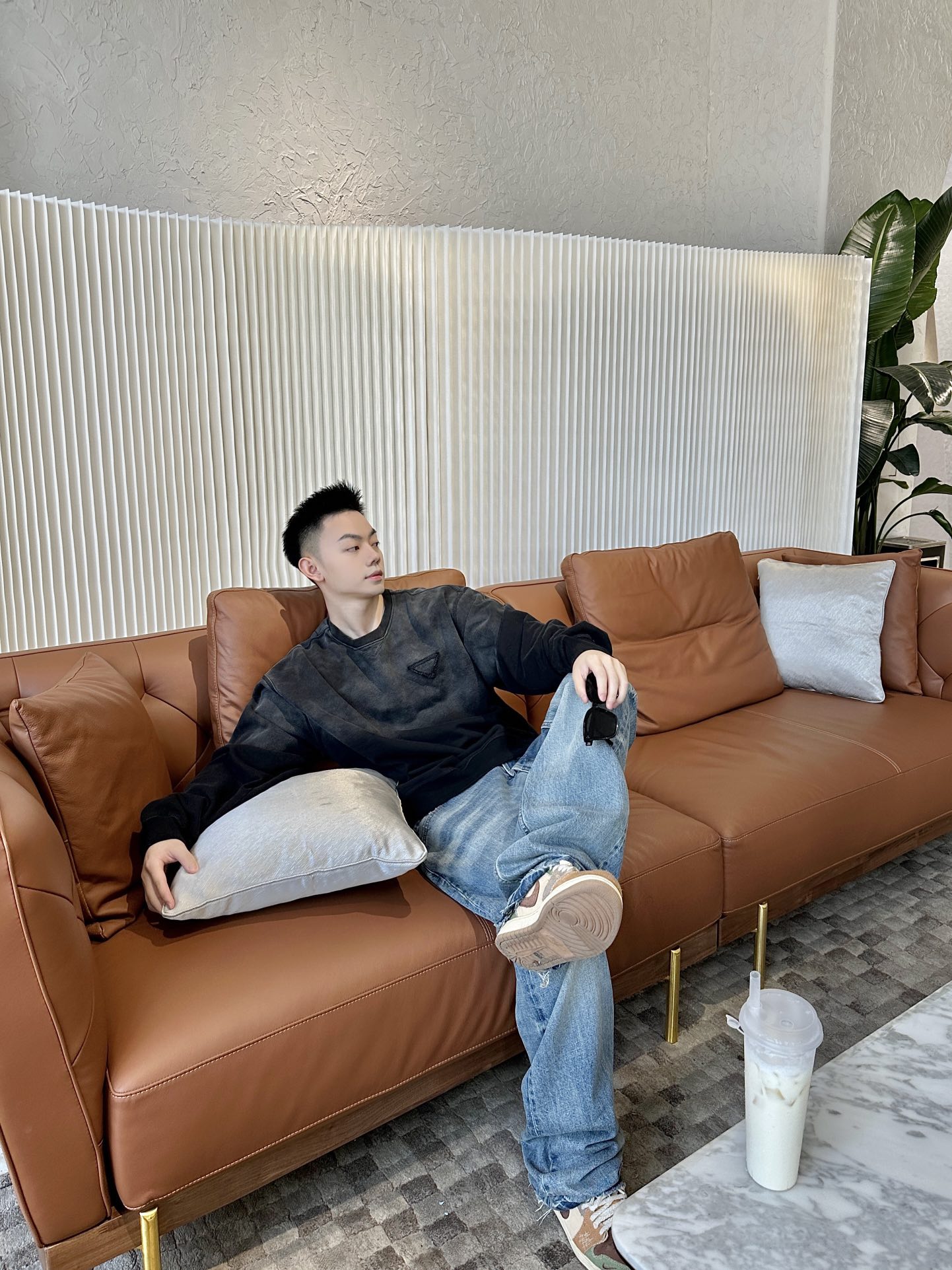 Prada/普拉达 渐变水洗三角标圆领卫衣 上身效果#