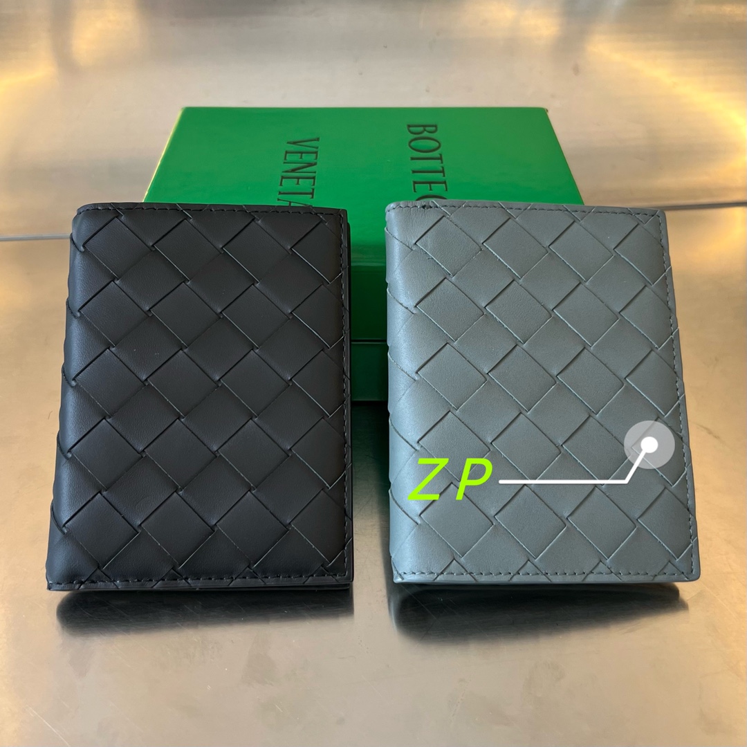 NO:754239,Z Comparison of real photos and sharing ~ Old rules. The master uses exquisite weaving technology!  The position of the logo is also engraved to the right depth, and every detail is carefully grasped. The finished product is really surprising, BV, Bottega Veneta19860909Z 对比实拍分享～ 老规矩 师傅运用了精湛的编织工艺！Logo 位置也是刻印到深浅度刚刚好 精细的拿捏住每个细节 成品出来真的让人很惊喜,BV,bottega veneta,欧美剧