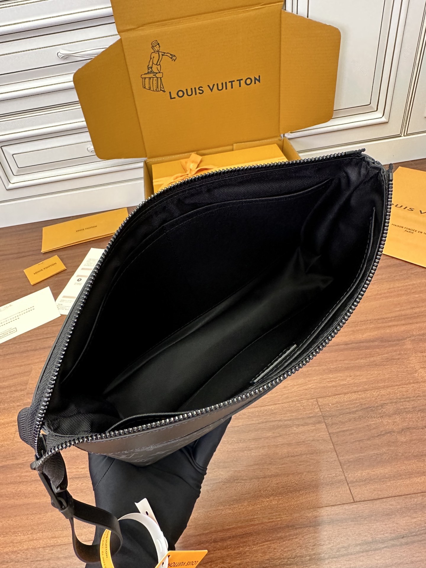 独家首发型号特正版M82543品质全面再次升级专柜同步电子芯片内码新礼盒礼品袋保护纸铜版电子标签合格证皮