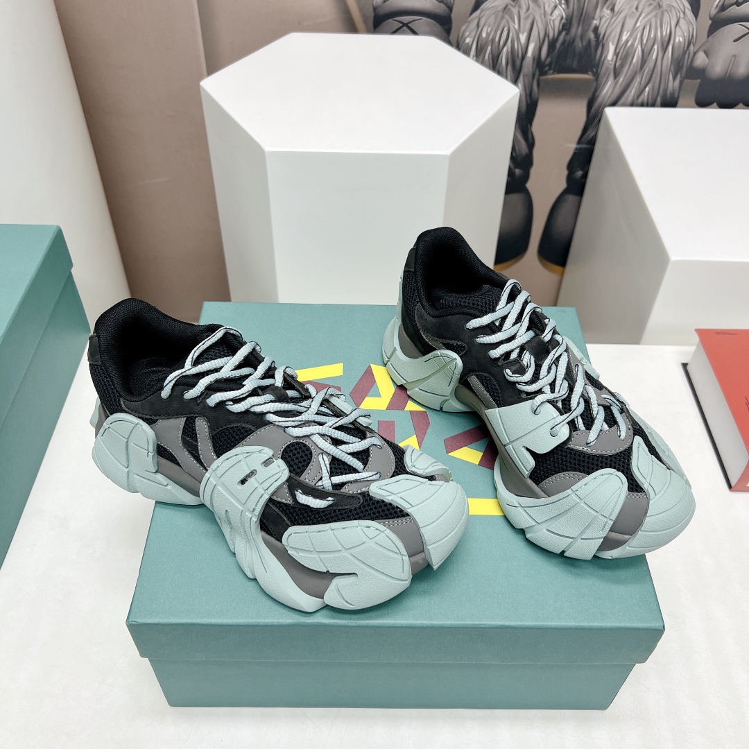 “Camper Lab Sports Shoes: Parisian Style in Couples 925 Single Top Edition”