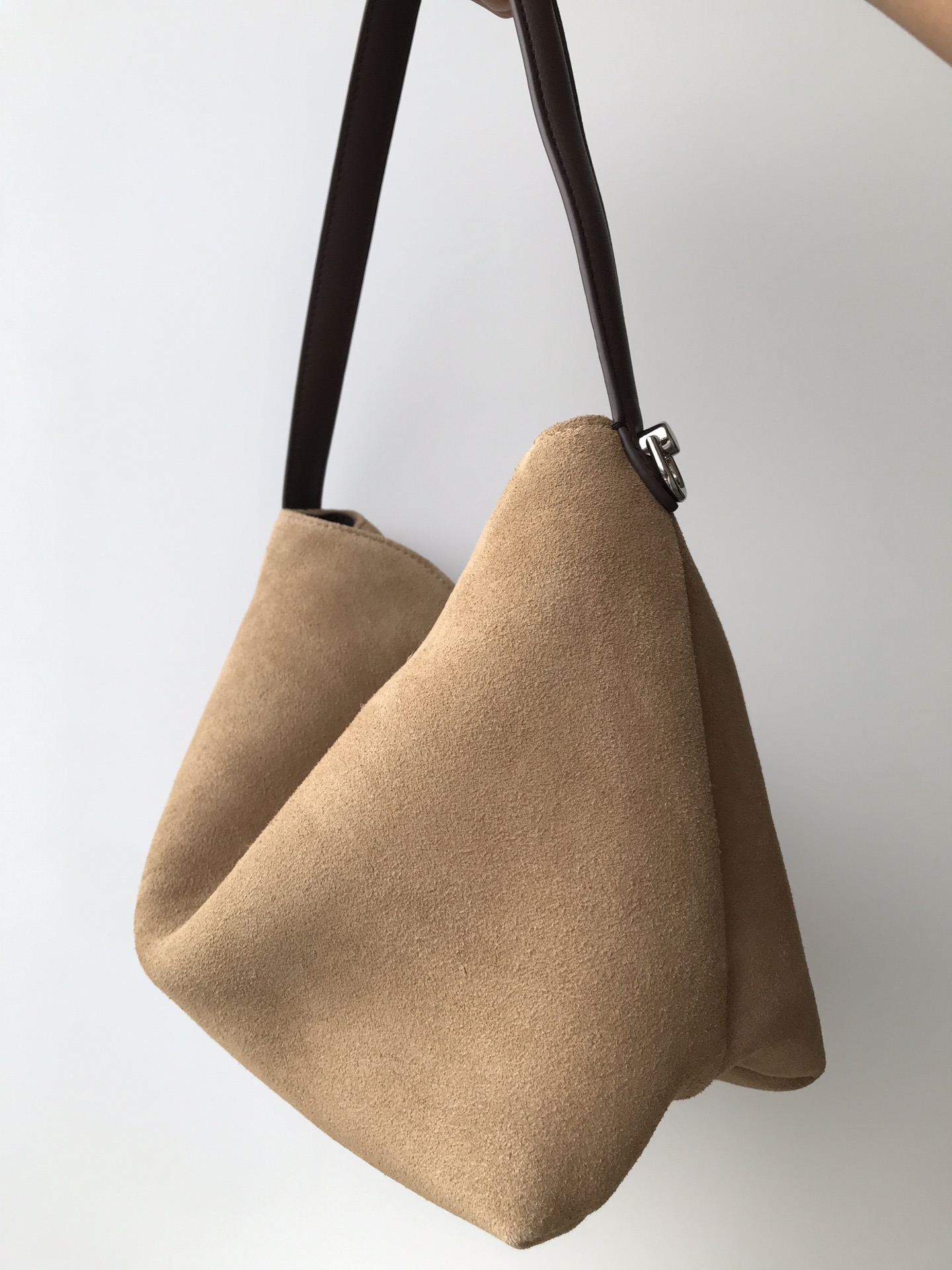 Loewe Special price 460. The material is first-layer nubuck leather. Its not expensive to buy real nubuck leather at this price! ! !