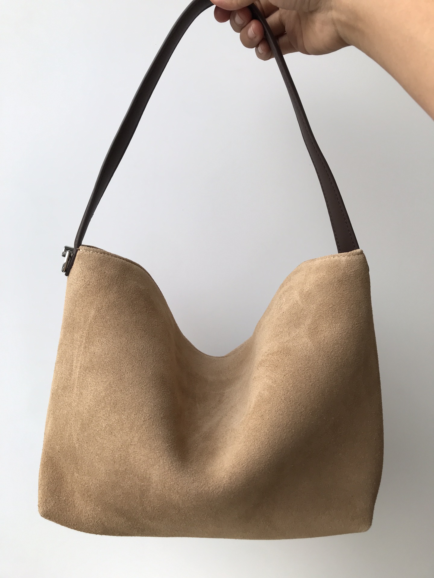 Loewe Special price 460. The material is first-layer nubuck leather. Its not expensive to buy real nubuck leather at this price! ! !