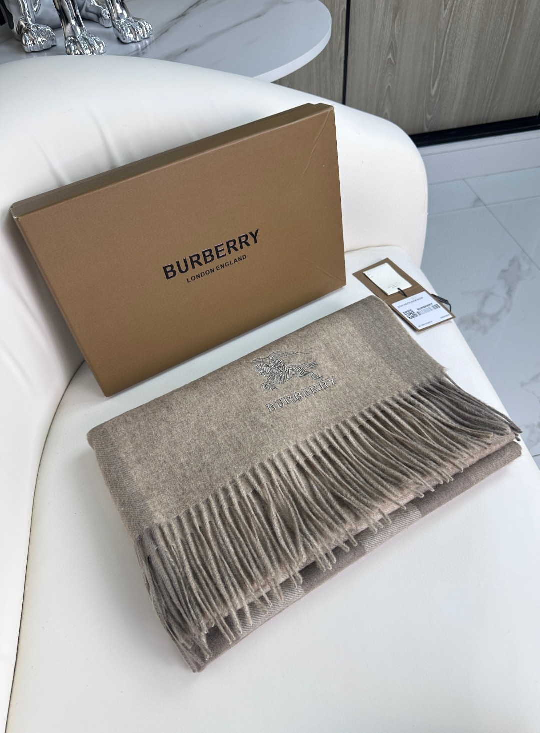 Burberry巴宝莉 2023年专柜经典战马💗围巾披肩