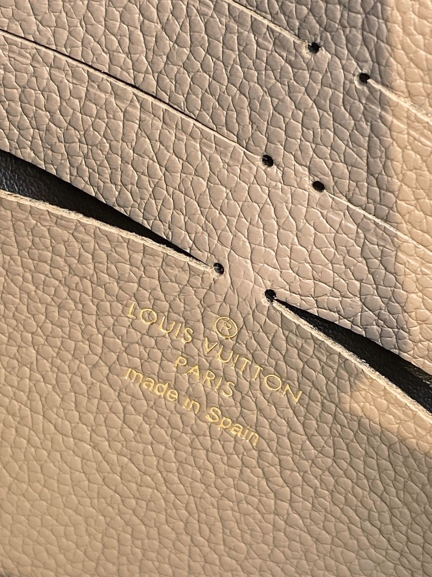 M69423卡其色!CHAIN钱夹由柔软的MonogramEmpreinte皮革精心裁制而成适合携带日常