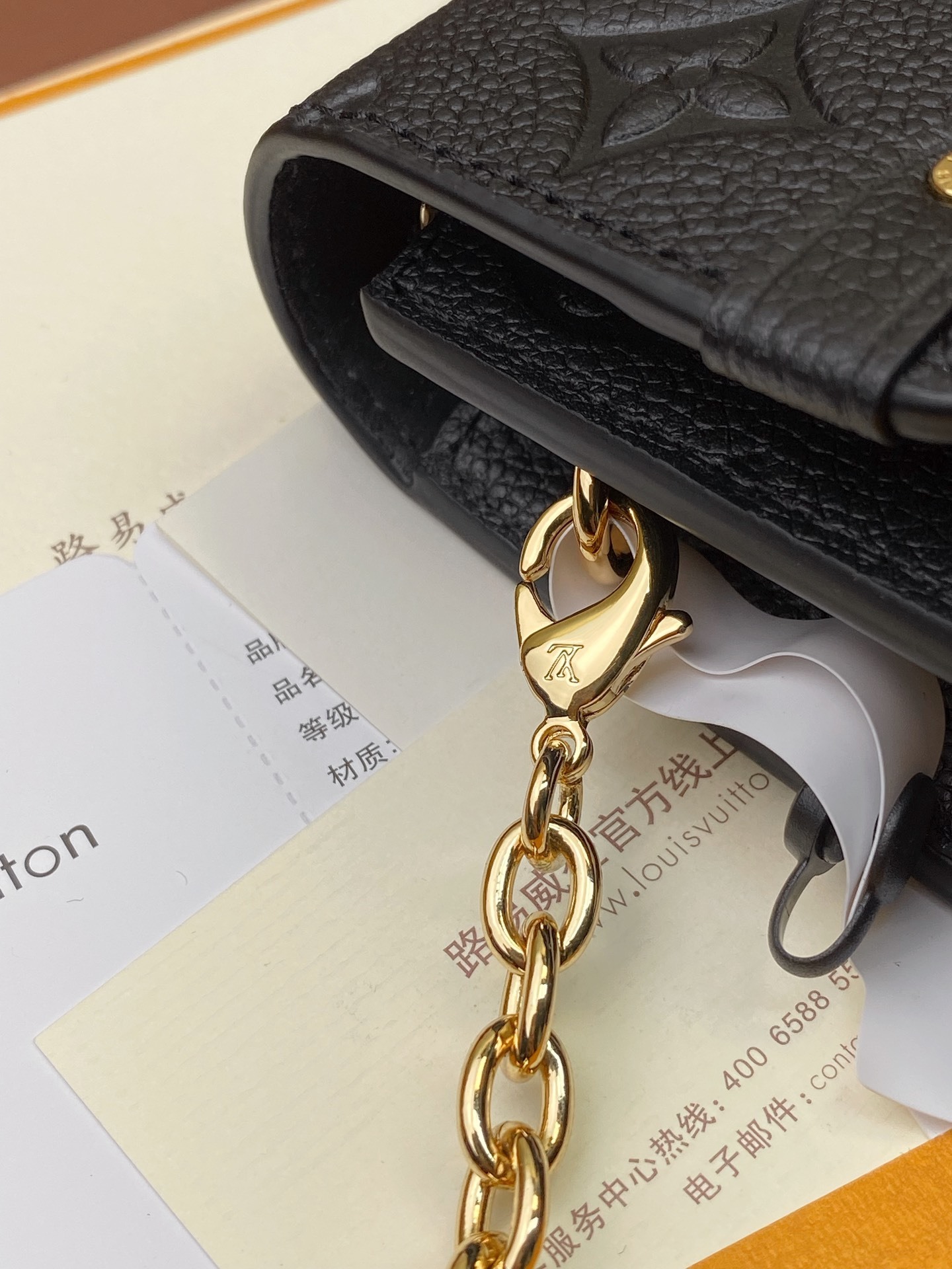 M67893黑色!CHAIN钱夹由柔软的MonogramEmpreinte皮革精心裁制而成适合携带日常必