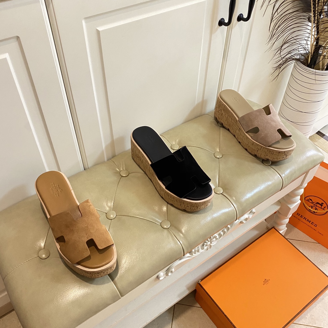 NO:466365,, Hermes Hermes thick-soled slippers, sheepskin noodles/beef noodles, sheepskin lining, cowhide feet, original private mold anti-slip wear-resistant bottom sheet, heel sole height is about 7cm, size 35-39 (40, 41 size custom made without return or exchange), slippers, hermes, hermes, slippers, cowhide, sheepskin19860909,爱马仕Hermes厚底拖鞋,羊皮面/牛猄面,羊皮里,牛皮垫脚,原版私模防滑耐磨底片,后跟底高约7cm,35-39码(40,41码定做不退换),拖鞋,hermes,hermes,slippers,cowhide,sheepskin,Women's Shoes