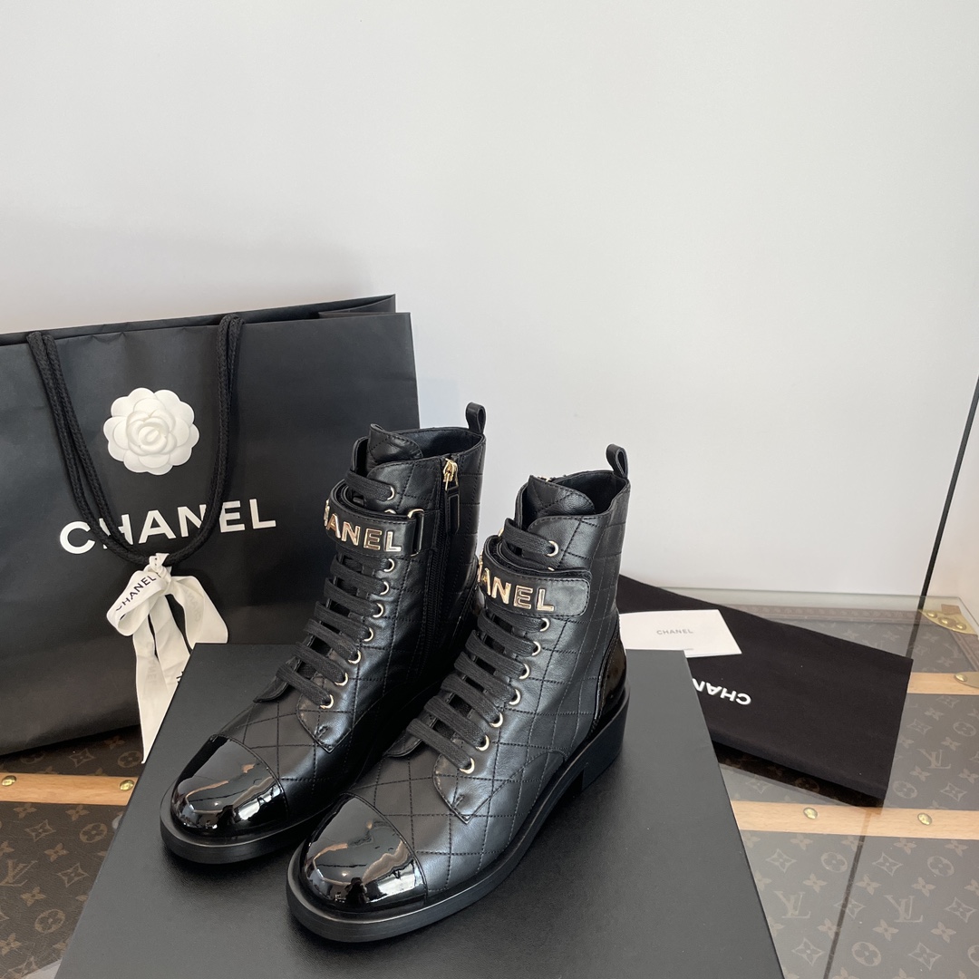 CHANEL 샤넬 2022 가을겨울 에나멜 가죽 두꺼운 밑창 첼시 부츠 4cm 경량 두꺼운 밑창 수입 미러 카프 에나멜