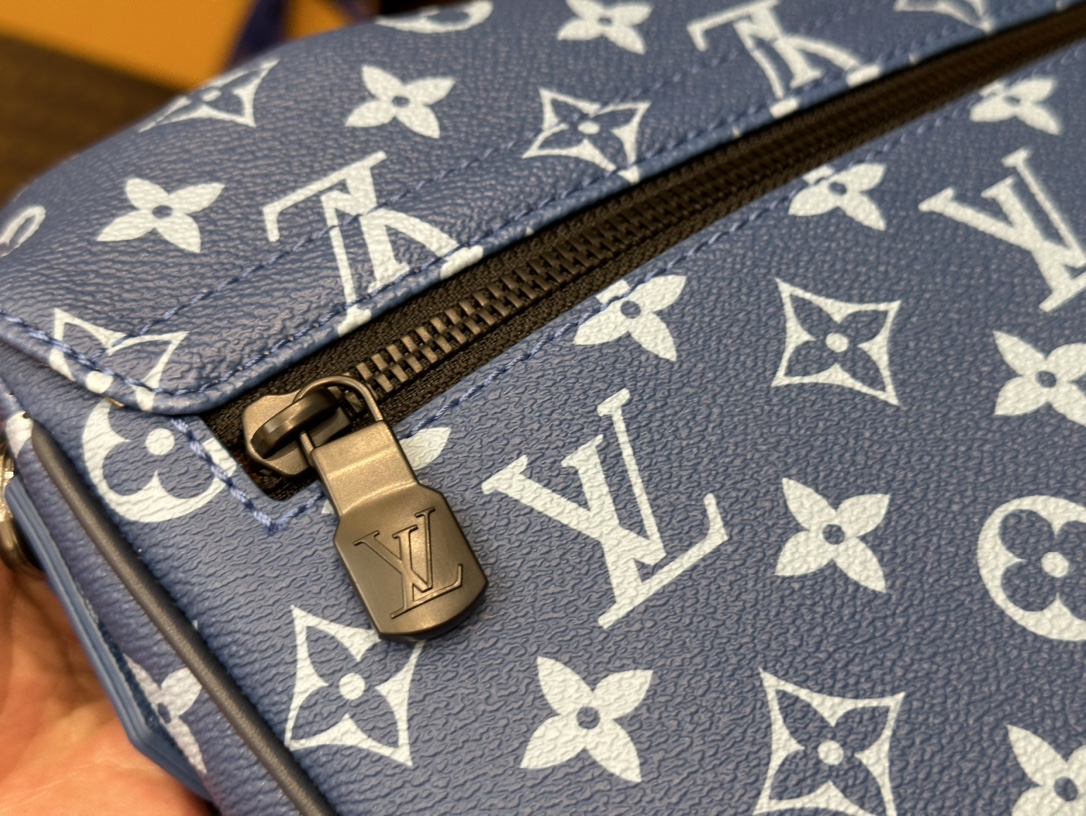 Louis Vuitton Classic Handcrafted Luxury Leather Shoulder Bag Ref 7