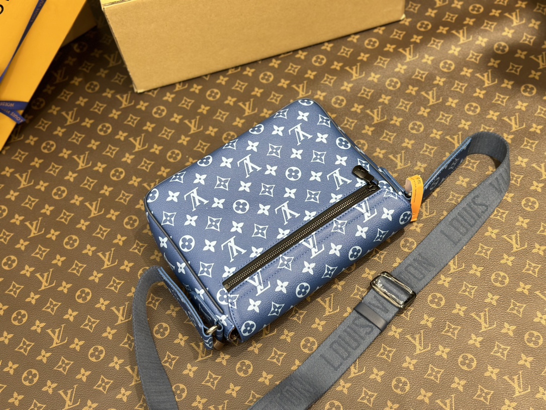 Louis Vuitton Classic Handcrafted Luxury Leather Shoulder Bag Ref 3