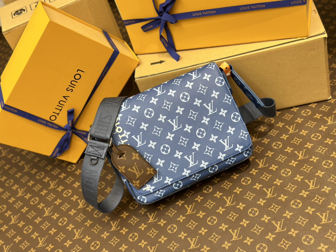 Louis Vuitton Classic Handcrafted Luxury Leather Shoulder Bag Ref 2