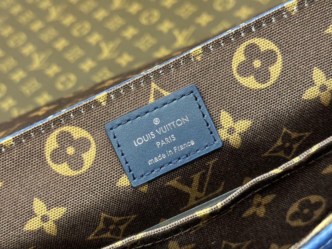 Louis Vuitton Classic Handcrafted Luxury Leather Shoulder Bag Ref 9