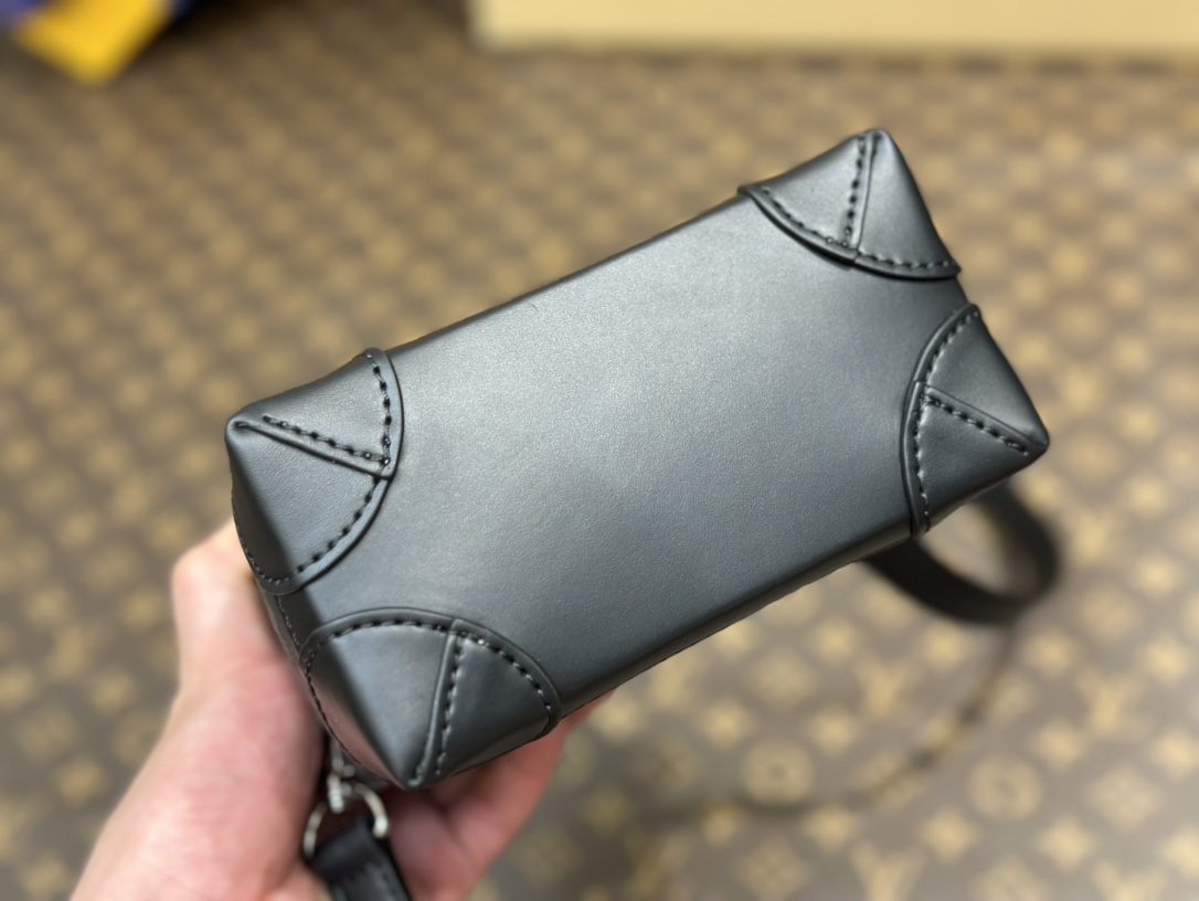 Louis Vuitton Haute Couture Classic Luxury Handbag Shoulder Crossbody 4