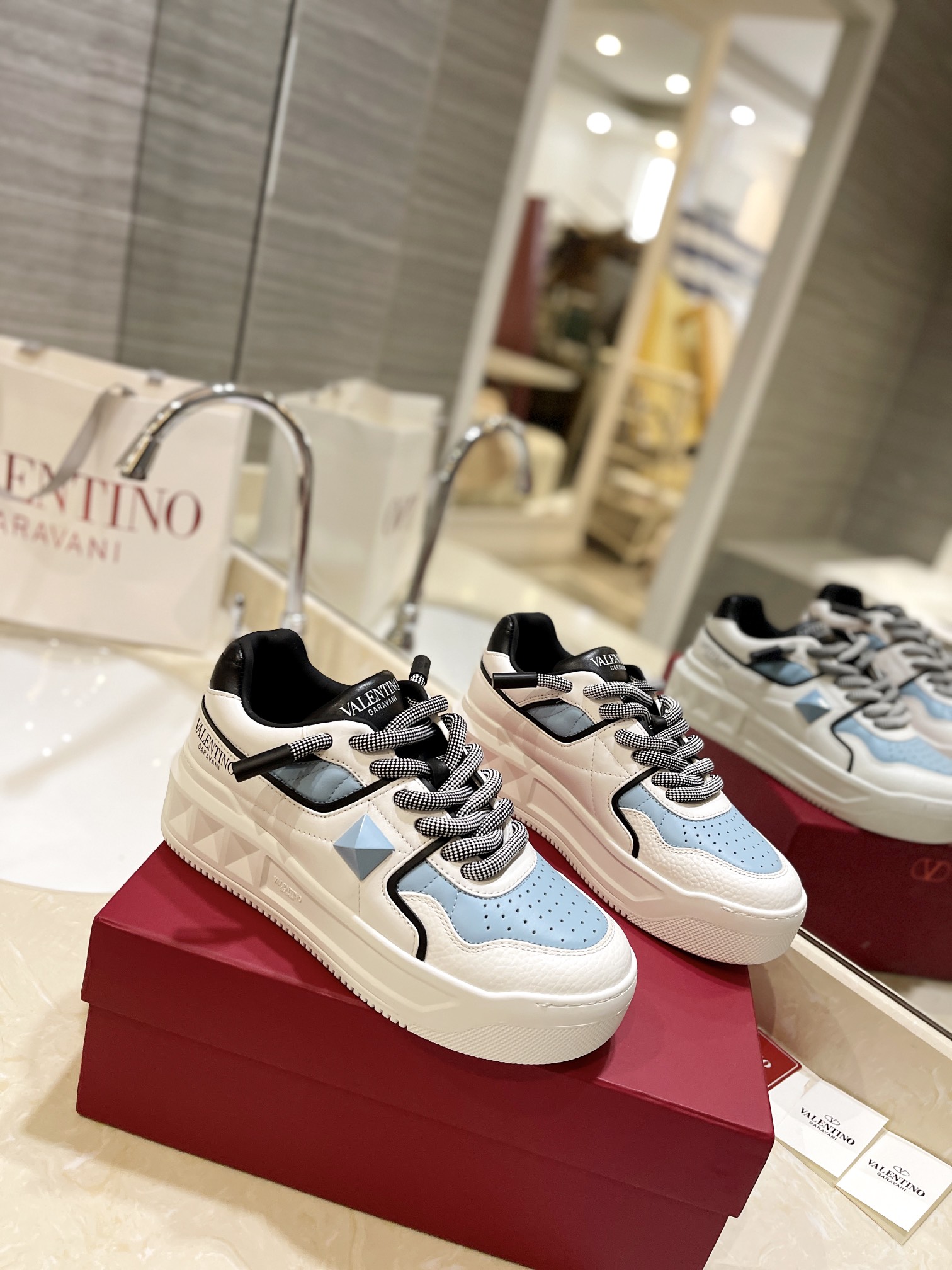 Kun je knock -off kopen
 Valentino Casual Schoenen Goedkope replica van hoge kwaliteit
 Bronsen Mannen Koeienhuid Casual