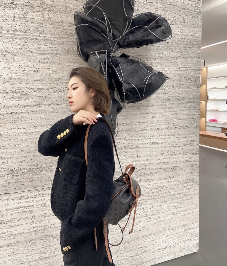 Celine backpack I really like this small backpack, the capacity is still very good, it looks very good, and it is very good-looking