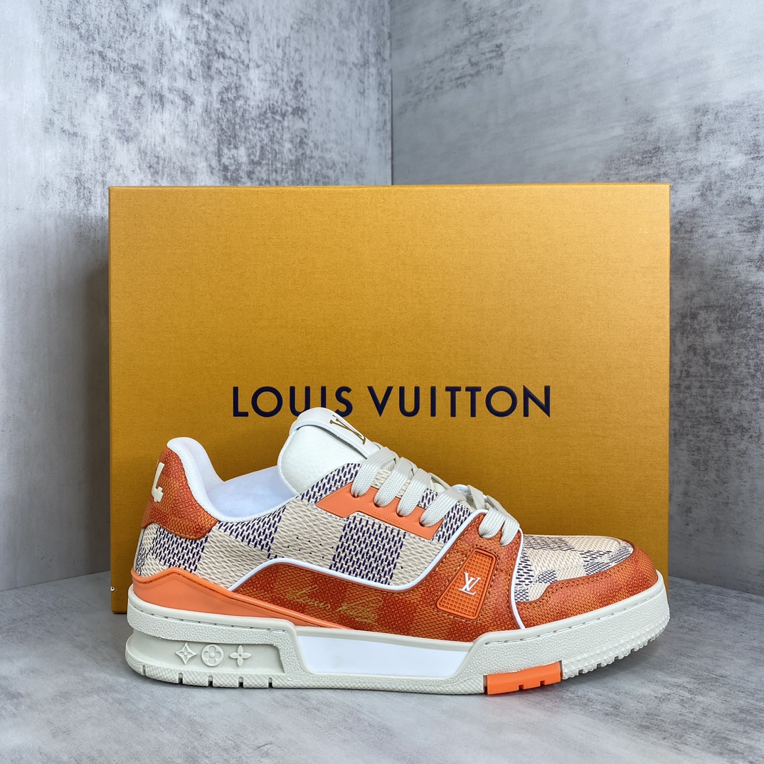 Louis Vuitton 新款上架 2053 Louis*Vuitto* LV Trainer 最新款 大底和面料私模 绝对下血本费心思的一款鞋子 自Vifgil到来之后而设计的这一系列 每一季度都深受众多粉丝的青睐 TPU 大底 包装