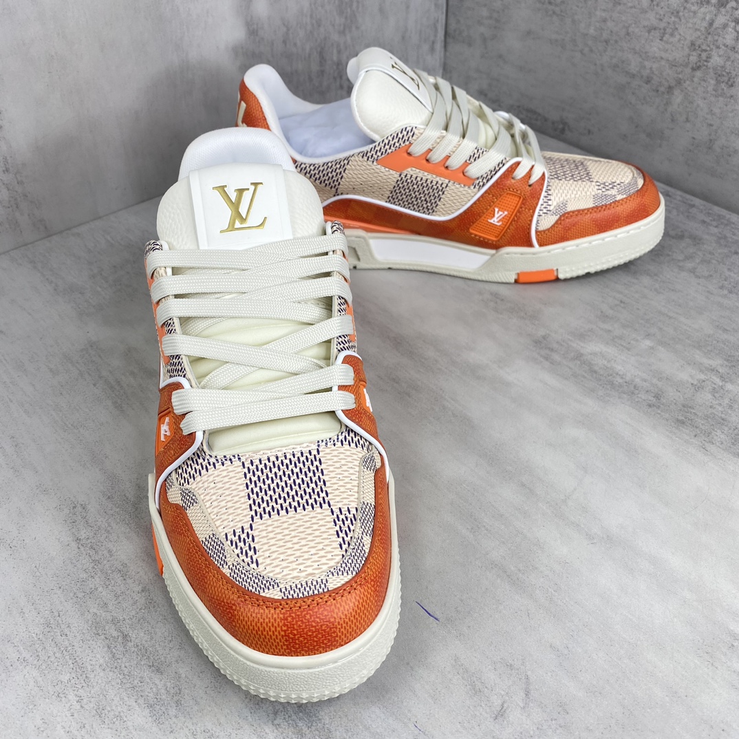 Louis Vuitton 新款上架 2053 Louis*Vuitto* LV Trainer 最新款 大底和面料私模 绝对下血本费心思的一款鞋子 自Vifgil到来之后而设计的这一系列 每一季度都深受众多粉丝的青睐 TPU 大底 包装