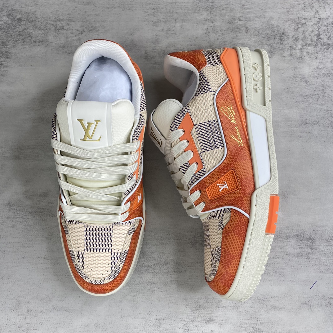 Louis Vuitton 新款上架 2053 Louis*Vuitto* LV Trainer 最新款 大底和面料私模 绝对下血本费心思的一款鞋子 自Vifgil到来之后而设计的这一系列 每一季度都深受众多粉丝的青睐 TPU 大底 包装