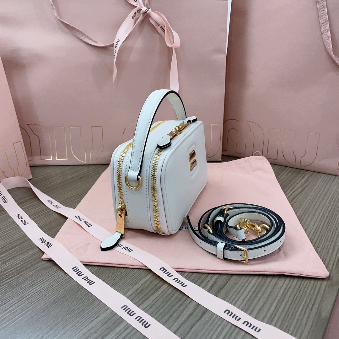 Miu Miu Lunch Box Bag: Top-Grain Leather, Dual Zipper, Adjustable Strap 3 i1698554979 454 1