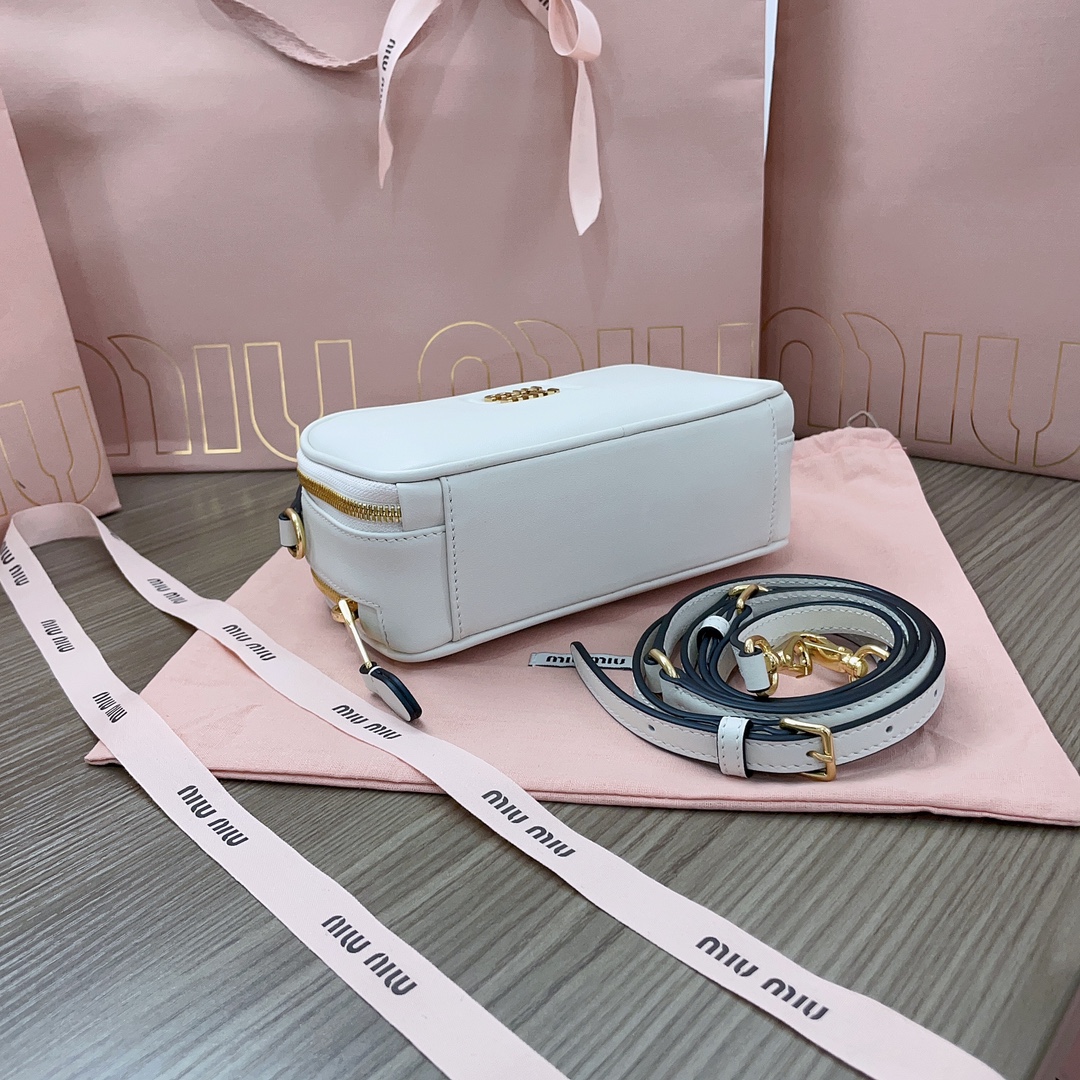 Miu Miu Lunch Box Bag: Top-Grain Leather, Dual Zipper, Adjustable Strap 5 i1698554979 6757 3