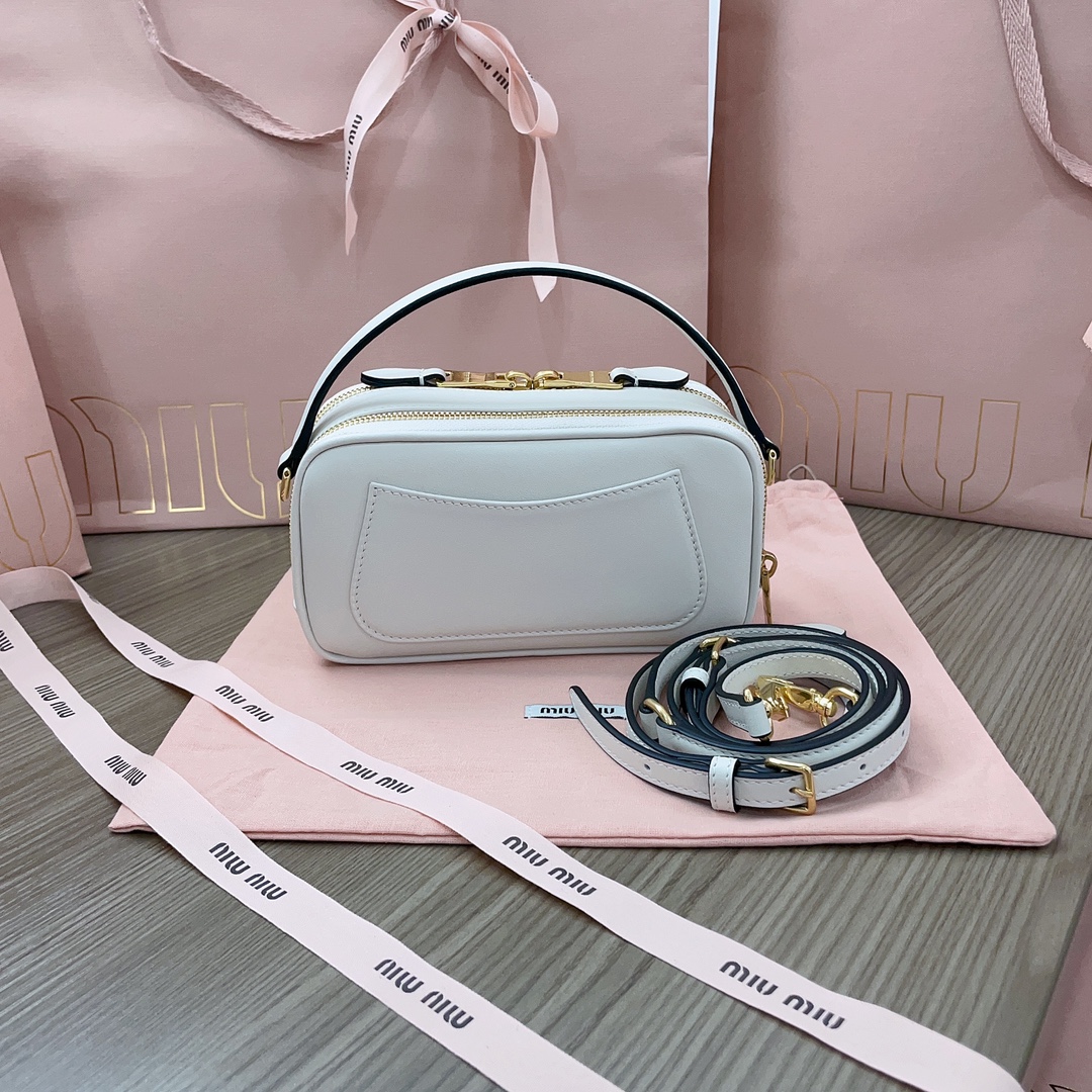 Miu Miu Lunch Box Bag: Top-Grain Leather, Dual Zipper, Adjustable Strap 4 i1698554979 9511 2