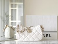 Chanel Crossbody & Shoulder Bags White Vintage Gold Calfskin Cowhide Fall/Winter Collection Underarm