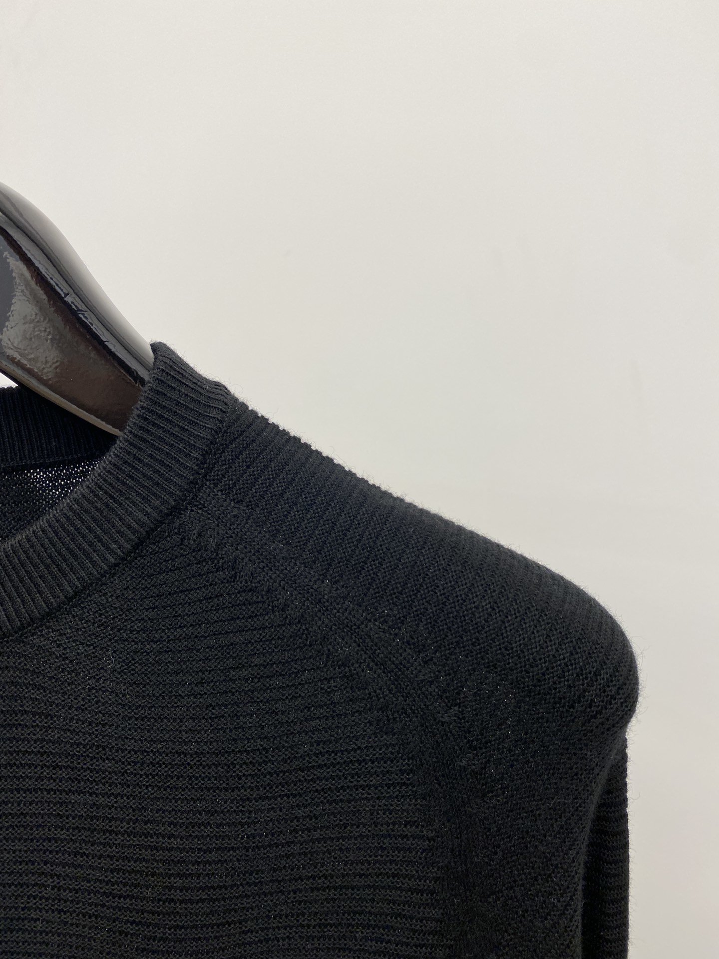 TB2023新品羊毛衣具有手感细腻柔软可直接与肌肤接触让暖心的纱线变化出细腻的质感顶级工艺极具特色出彩款