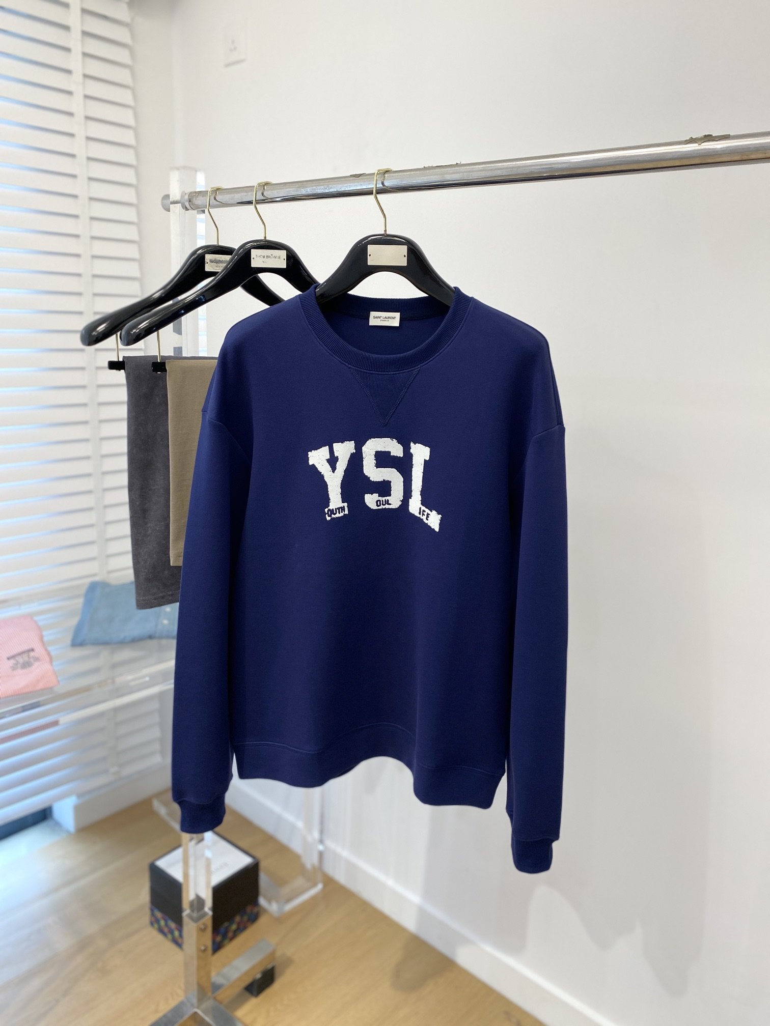 YSL圣罗兰2023新品卫衣胸前顶级印花字母logo帅气时尚简约百搭款面料棉不仅挺括保持潮流的廓形又穿着