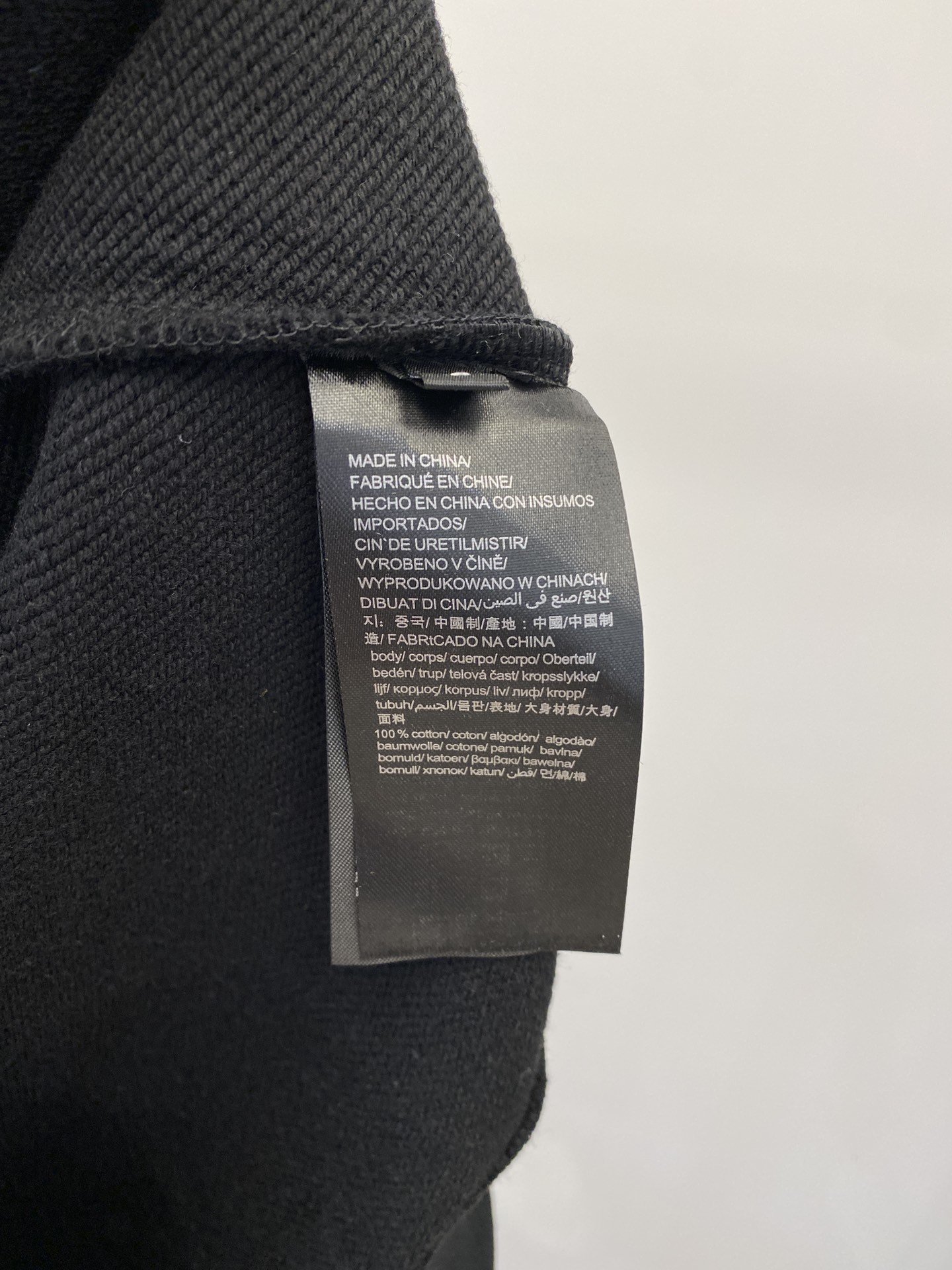 阿玛尼2023新品卫衣胸前顶级印花图案字母logo帅气时尚简约百搭款面料棉不仅挺括保持潮流的廓形又穿着舒
