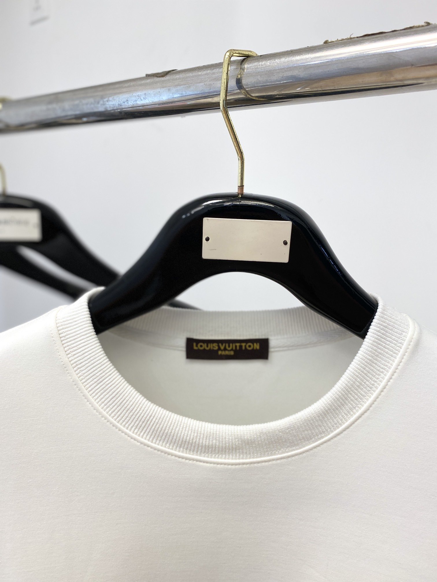路易威登2023新品卫衣胸前顶级印胶字母logo帅气时尚简约百搭款面料棉不仅挺括保持潮流的廓形又穿着舒适