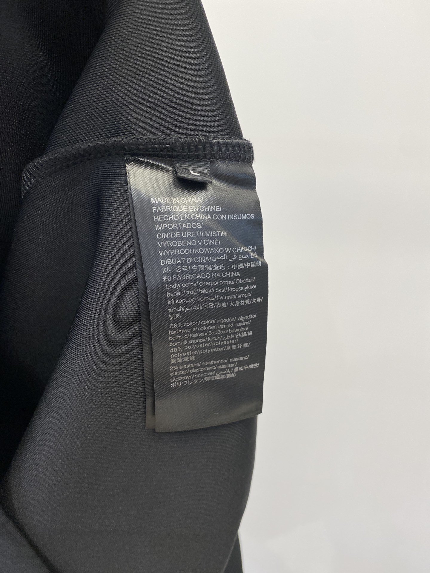 路易威登2023新品卫衣胸前顶级印胶字母logo帅气时尚简约百搭款面料棉不仅挺括保持潮流的廓形又穿着舒适