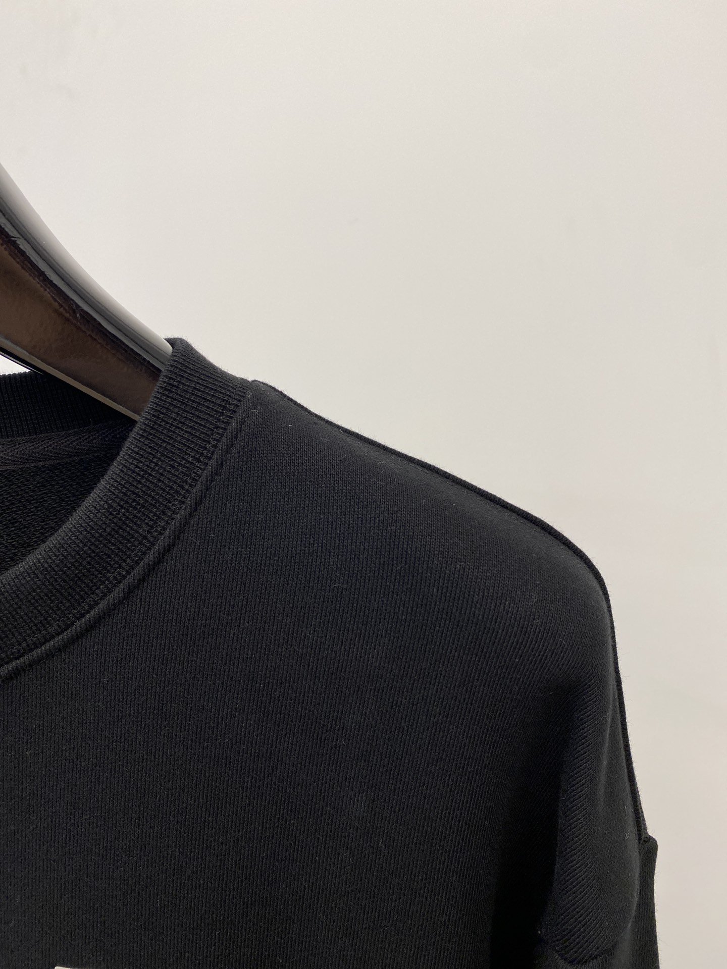 罗意威2023新品卫衣胸前顶级印花图案logo帅气时尚简约百搭款面料棉不仅挺括保持潮流的廓形又穿着舒适纱