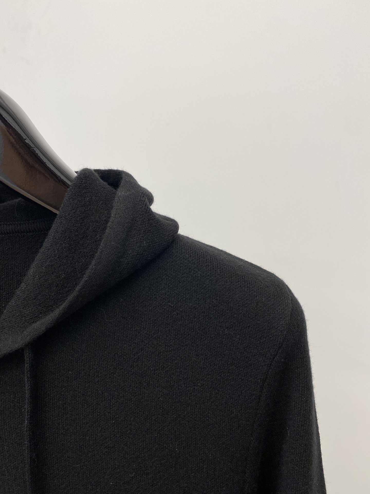 TB2023新品羊毛衣外套具有手感细腻柔软可直接与肌肤接触让暖心的纱线变化出细腻的质感顶级工艺极具特色出
