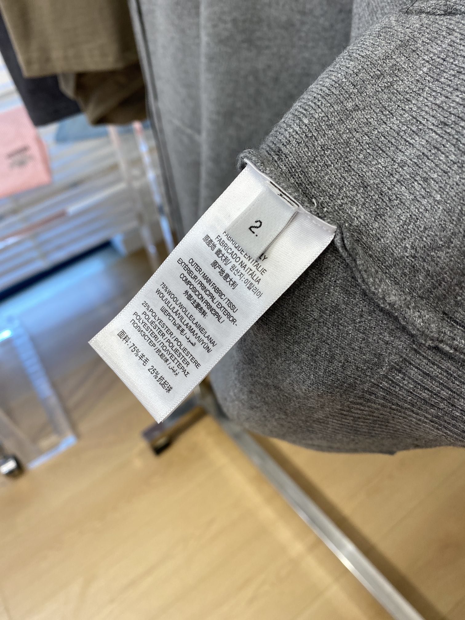 TB2023新品羊毛衣外套具有手感细腻柔软可直接与肌肤接触让暖心的纱线变化出细腻的质感顶级工艺极具特色出