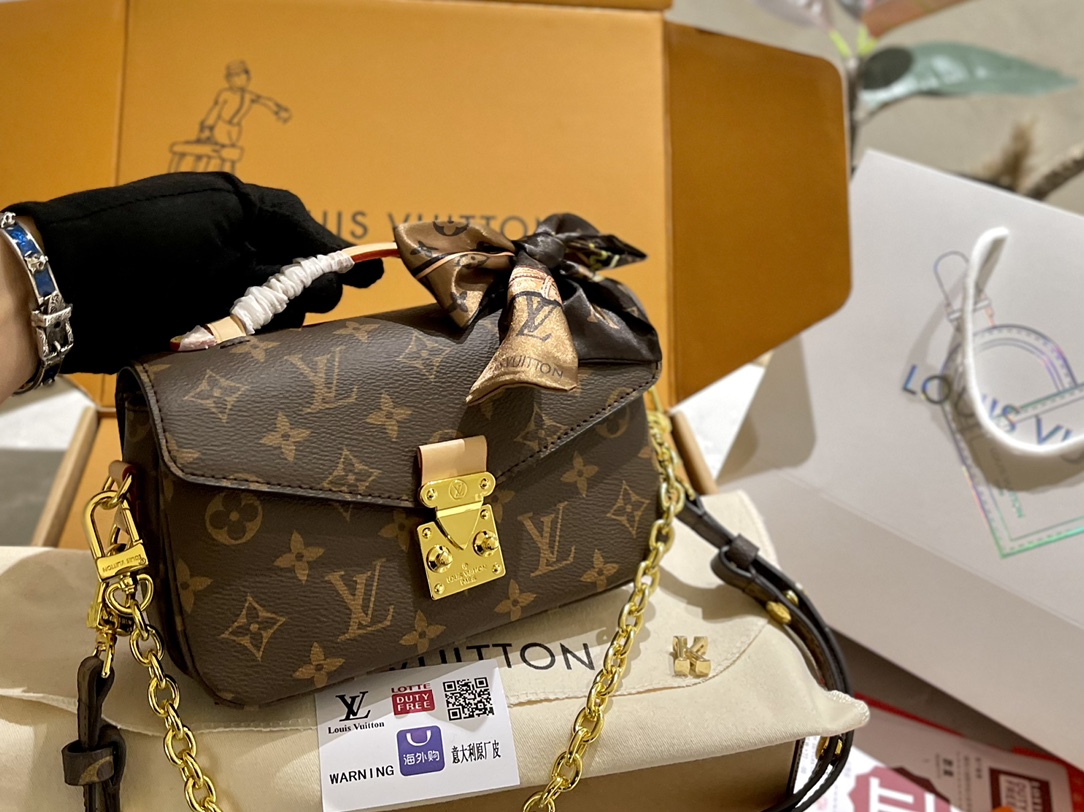 Louis Vuitton Crossbody & Shoulder Bags Messenger Bags Gold Mini