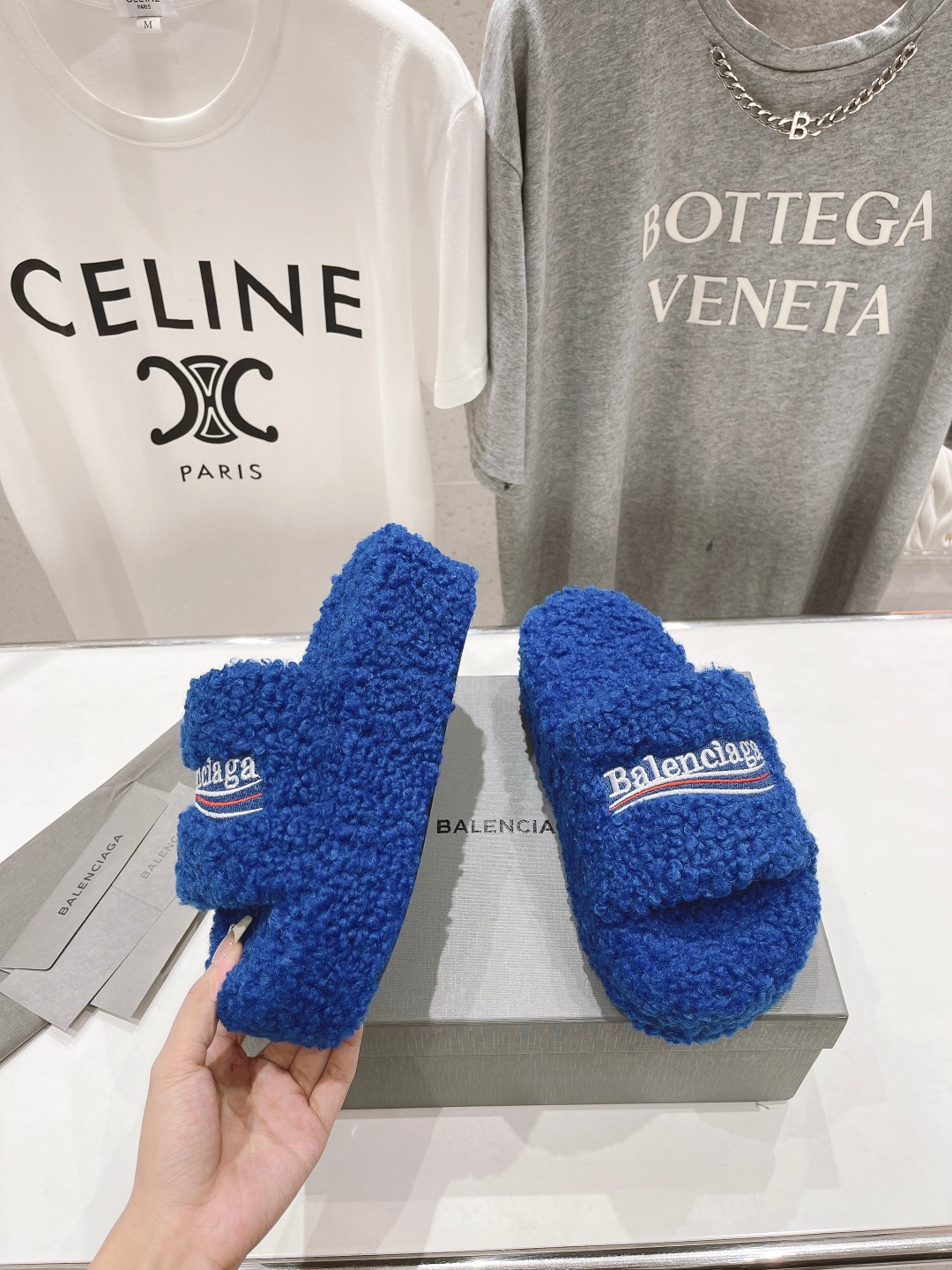 高版本出厂 Balenciaga*2025ss巴黎世家F036🔥🔥厚底刺绣毛毛拖鞋巴黎时装周重磅新品，国