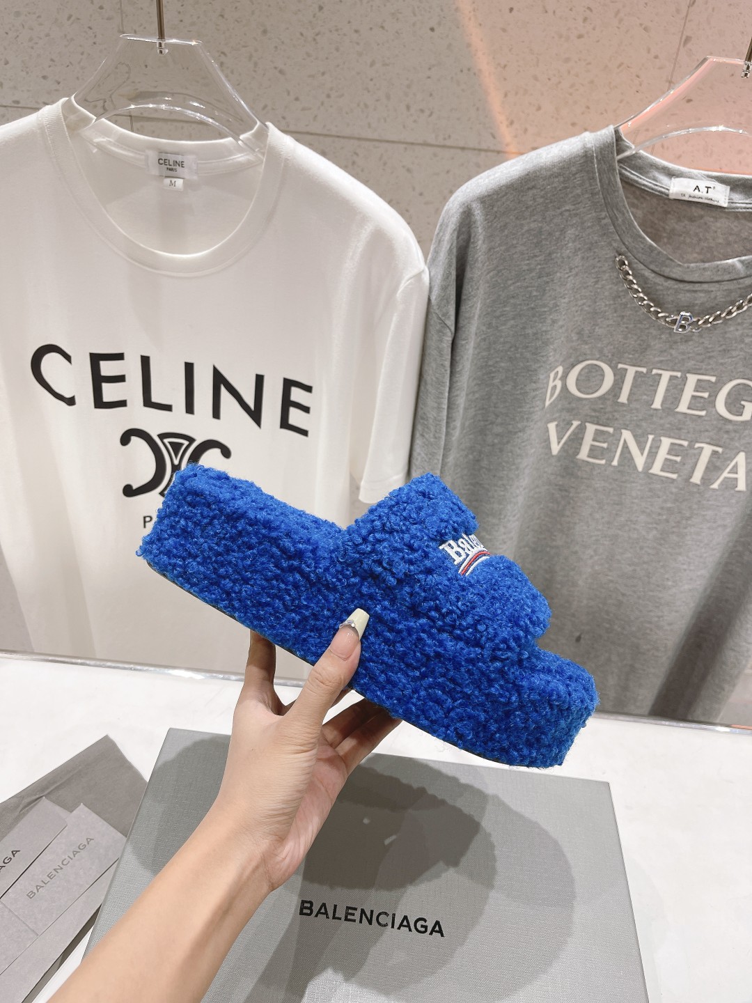 高版本出厂 Balenciaga*2025ss巴黎世家F036🔥🔥厚底刺绣毛毛拖鞋巴黎时装周重磅新品，国