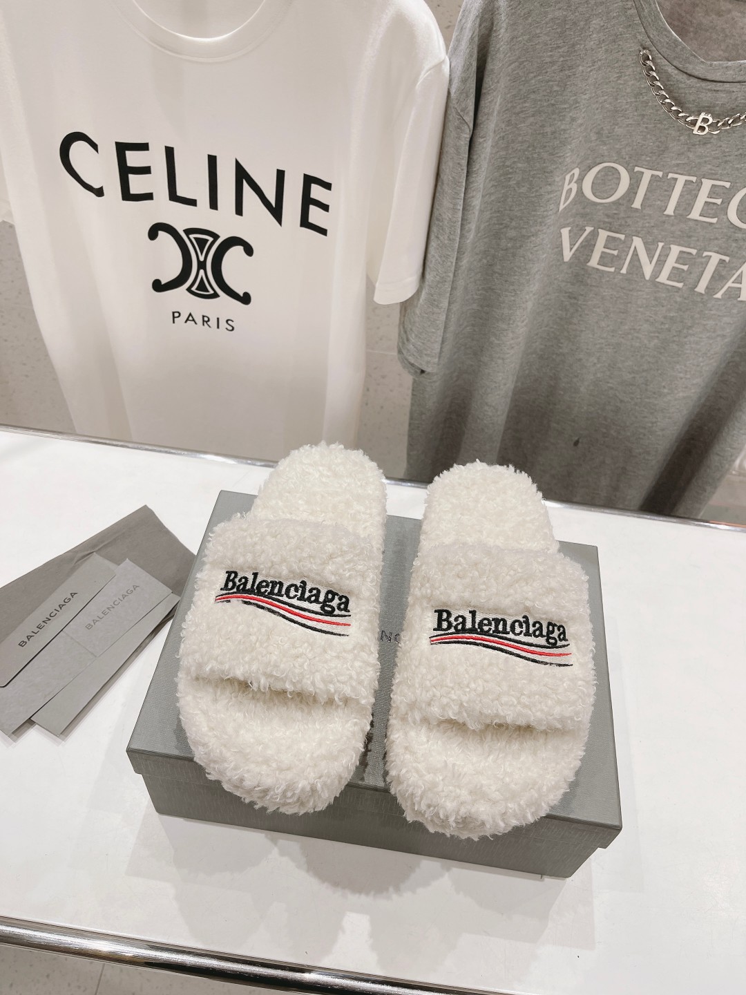 高版本出厂 Balenciaga*2025ss巴黎世家F036🔥🔥厚底刺绣毛毛拖鞋巴黎时装周重磅新品，国
