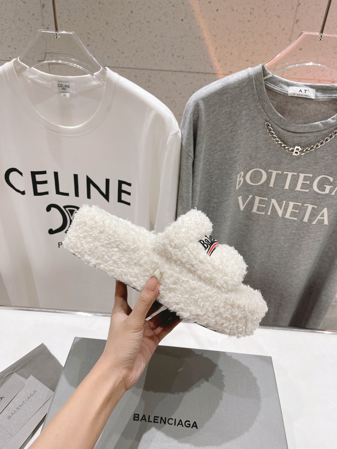 高版本出厂 Balenciaga*2025ss巴黎世家F036🔥🔥厚底刺绣毛毛拖鞋巴黎时装周重磅新品，国