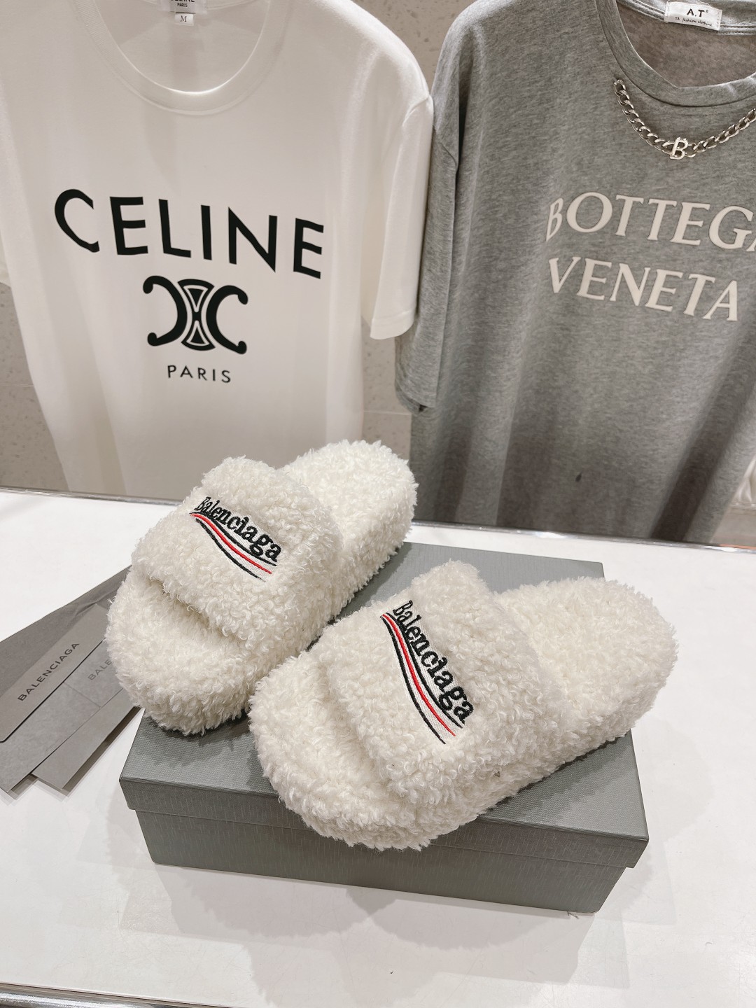 高版本出厂 Balenciaga*2025ss巴黎世家F036🔥🔥厚底刺绣毛毛拖鞋巴黎时装周重磅新品，国