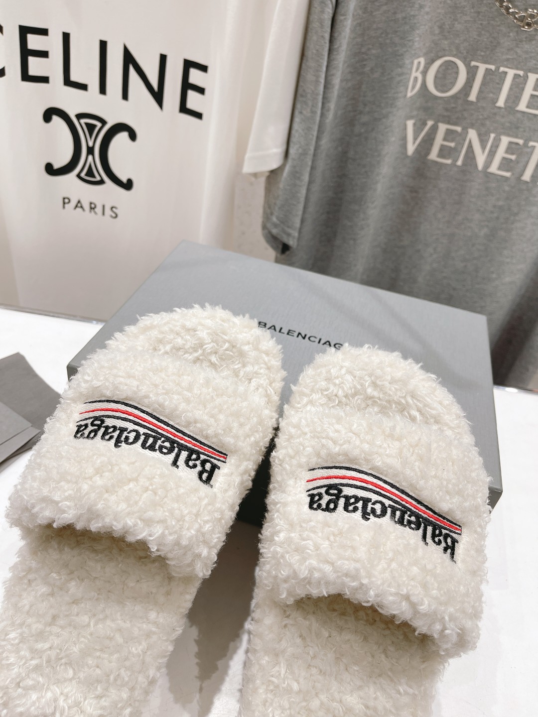 高版本出厂 Balenciaga*2025ss巴黎世家F036🔥🔥厚底刺绣毛毛拖鞋巴黎时装周重磅新品，国