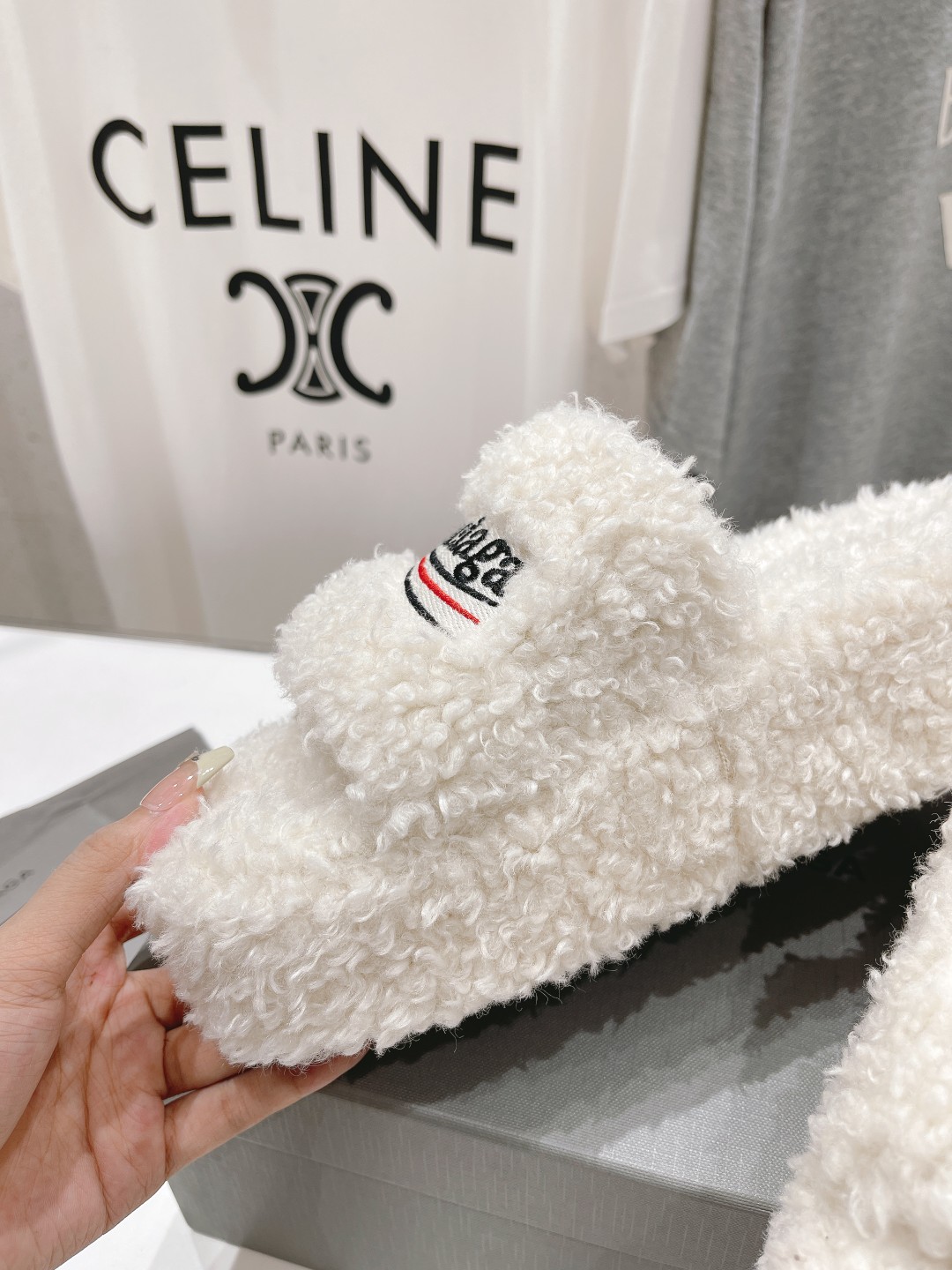 高版本出厂 Balenciaga*2025ss巴黎世家F036🔥🔥厚底刺绣毛毛拖鞋巴黎时装周重磅新品，国