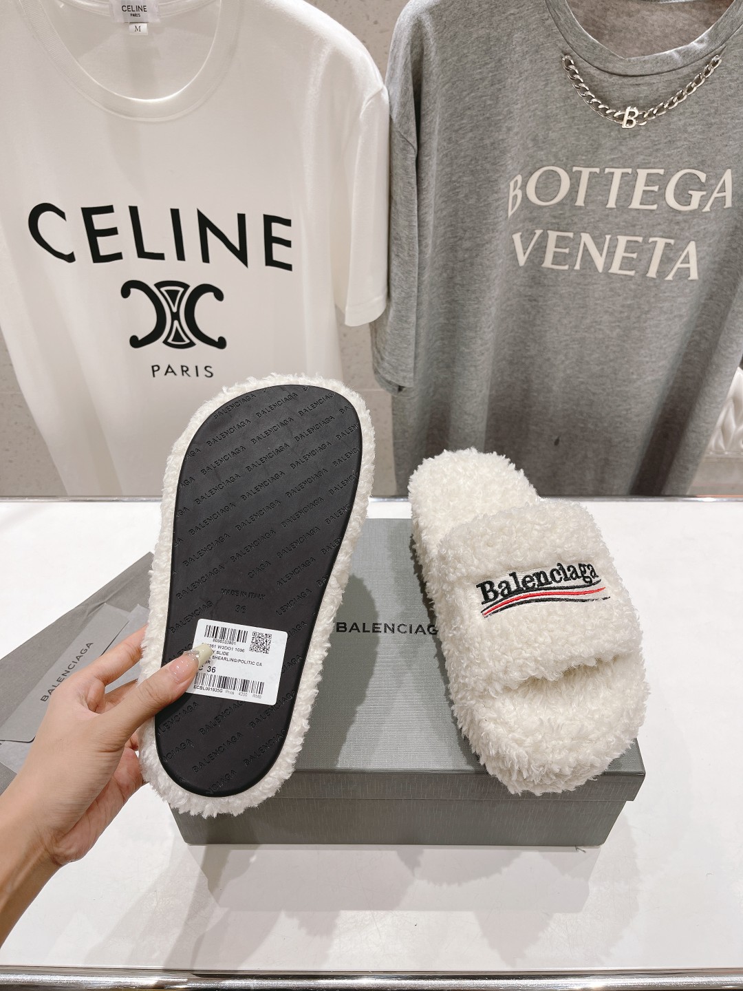 高版本出厂 Balenciaga*2025ss巴黎世家F036🔥🔥厚底刺绣毛毛拖鞋巴黎时装周重磅新品，国
