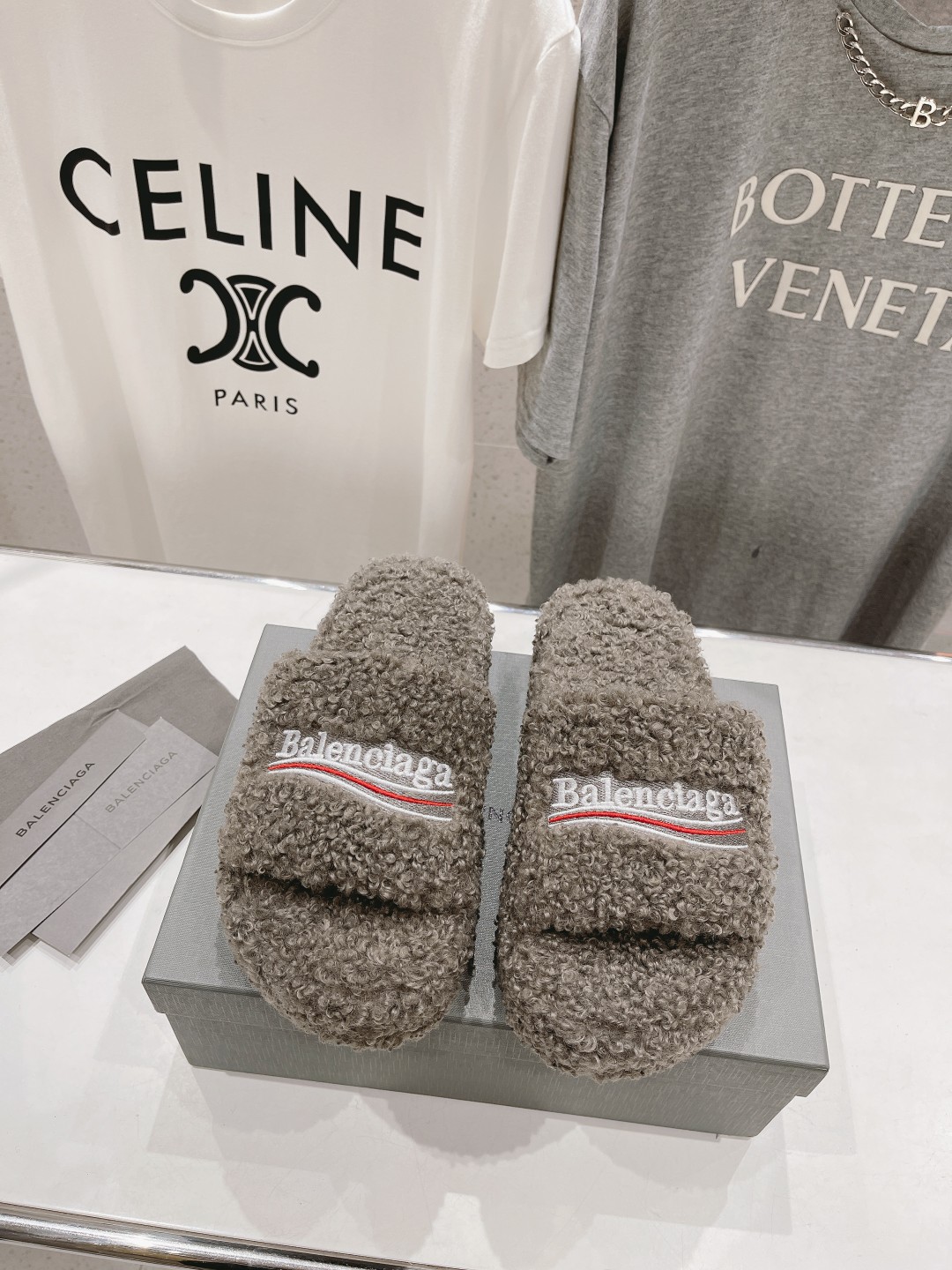 高版本出厂 Balenciaga*2025ss巴黎世家F036🔥🔥厚底刺绣毛毛拖鞋巴黎时装周重磅新品，国