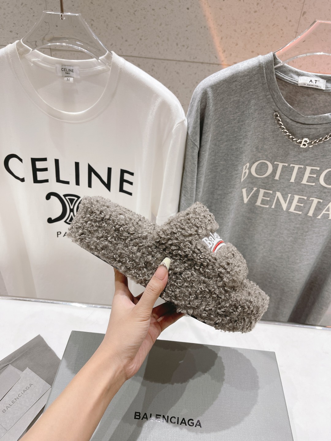 高版本出厂 Balenciaga*2025ss巴黎世家F036🔥🔥厚底刺绣毛毛拖鞋巴黎时装周重磅新品，国
