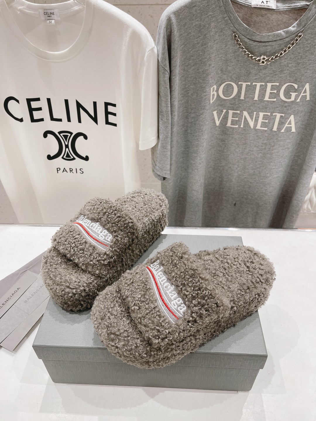 高版本出厂 Balenciaga*2025ss巴黎世家F036🔥🔥厚底刺绣毛毛拖鞋巴黎时装周重磅新品，国