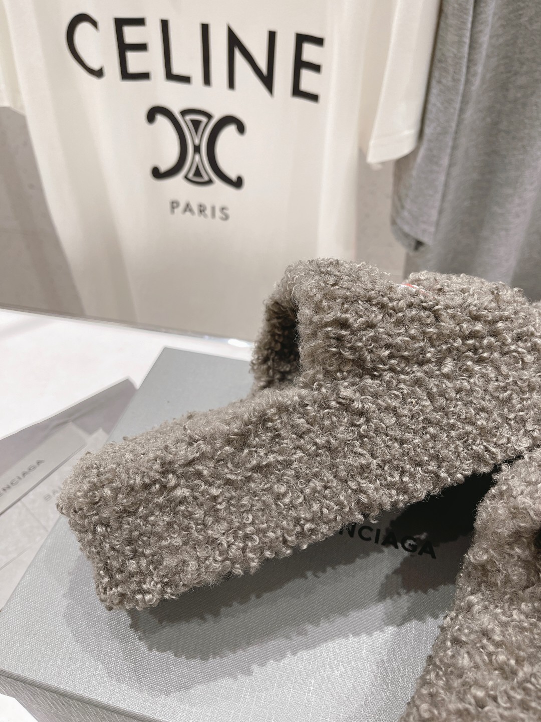 高版本出厂 Balenciaga*2025ss巴黎世家F036🔥🔥厚底刺绣毛毛拖鞋巴黎时装周重磅新品，国